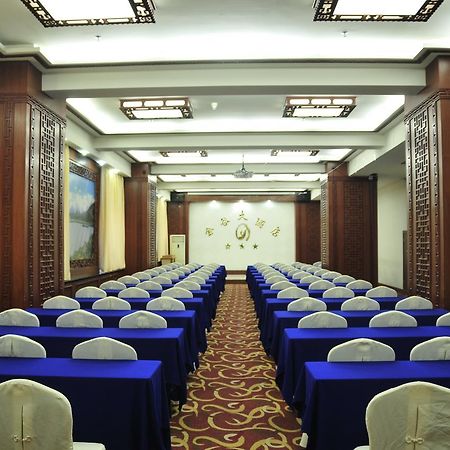 Urumqi Jingu Hotel 외부 사진